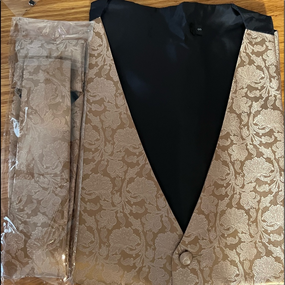 Mens gold/champagne vest, tie and pocket square - Picture 2 of 2